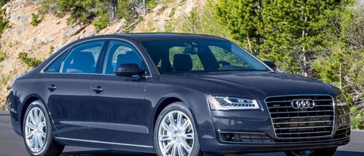 Audi A8 4.0 TFSI Quattro - Luxury Sedan with Leather Seats, Sunroof, and Navigation System