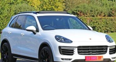 Porsche Cayenne 2016 - Turbocharged SUV with Bi-Xenon Lighting and Panoramic Roof