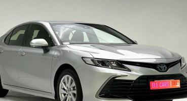 Toyota Crown Camry  - Premium and Eco-Friendly Sedan with Collision-Avoidance System and Adaptive High Beam